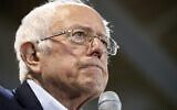 Le sénateur Bernie Sanders, candidat démocrate à la présidence des États-Unis, lors d'un rassemblement de campagne, le 29 février 2020 à Virginia Beach, en Virginie. (Crédit : AP Photo/Steve Helber)