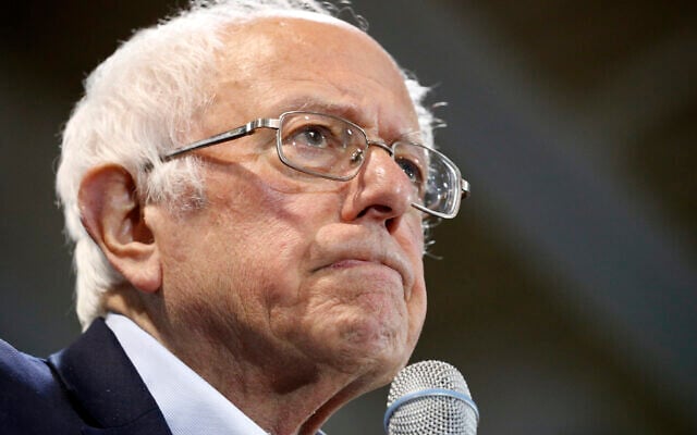 Le sénateur Bernie Sanders, candidat démocrate à la présidence des États-Unis, lors d'un rassemblement de campagne, le 29 février 2020 à Virginia Beach, en Virginie. (Crédit : AP Photo/Steve Helber) Le sénateur Bernie Sanders, candidat démocrate à la présidence des États-Unis, lors d'un rassemblement de campagne, le 29 février 2020 à Virginia Beach, en Virginie. (Crédit : AP Photo/Steve Helber)