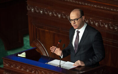 Le Premier ministre tunisien Elyes Fakhfakh prononce son discours devant le Parlement, le mercredi 26 février 2020. (Crédit : AP / Hassene Dridi)