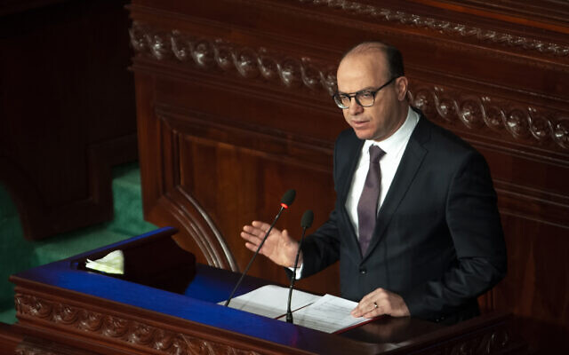 Le Premier ministre tunisien Elyes Fakhfakh prononce son discours devant le Parlement, le mercredi 26 février 2020. (Crédit : AP / Hassene Dridi) Le Premier ministre tunisien Elyes Fakhfakh prononce son discours devant le Parlement, le mercredi 26 février 2020. (Crédit : AP / Hassene Dridi)