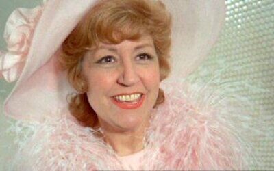Suzy Delair incarne Germaine pivert dans "Les aventures de Rabbi Jacob" aux côtés de Louis de Funès. (Crédit : Twitter)
