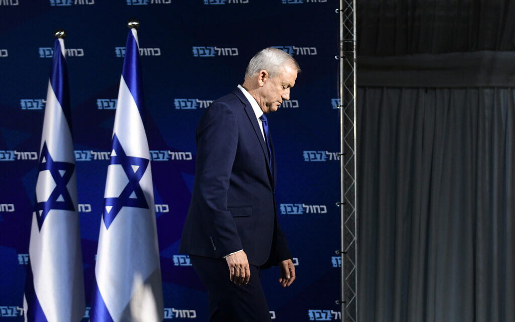 Le chef de Kakhol lavan Benny Gantz lors d'une déclaration à la presse, le 1er janvier 2020 (Crédit : Flash90) Le chef de Kakhol lavan Benny Gantz lors d'une déclaration à la presse, le 1er janvier 2020 (Crédit : Flash90)