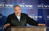 Le dirigeant du parti Yisrael Beytenu Avidgor Liberman s'exprime au siège de son parti à Modiin, le soir des élections, le 2 mars 2020. (Crédit : Sraya Diamant/ Flash90)