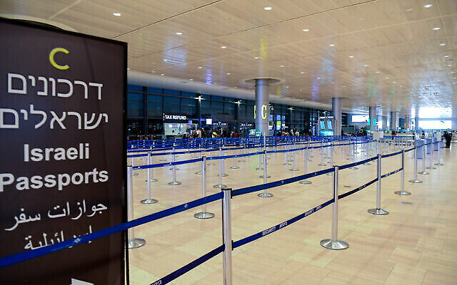 Les salles de départ vides de l'aéroport Ben Gurion. Les gens annulent leurs voyages par crainte du coronavirus, le 8 mars 2020. (Crédit : Flash90) Les salles de départ vides de l'aéroport Ben Gurion. Les gens annulent leurs voyages par crainte du coronavirus, le 8 mars 2020. (Crédit : Flash90)