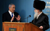 Le Premier ministre Benjamin Netanyahu (à gauche) avec Yaakov Litzman, alors ministre de la Santé, à Jérusalem le 11 mars 2020. (Flash90)