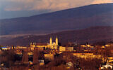 Vue panoramique de la ville d'Oujhorod en Ukraine. (Wikimedia Commons/Татомир Ростислав Миронович)