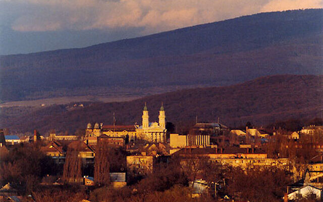 Vue panoramique de la ville d'Oujhorod en Ukraine. (Wikimedia Commons/Татомир Ростислав Миронович)