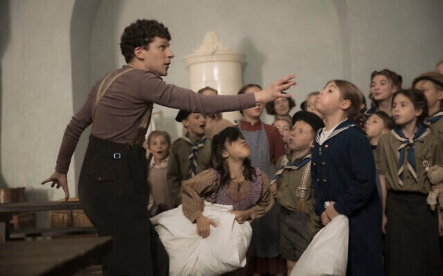 Jesse Eisenberg dans le rôle de Marcel Marceau dans ‘Resistance.’ (Autorisation : IFC Films)