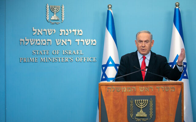 Le Premier ministre israélien Benjamin Netanyahu tient une conférence de presse au bureau du Premier ministre à Jérusalem, le 12 mars 2020. (Crédit : Olivier Fitoussi / Flash90) Le Premier ministre israélien Benjamin Netanyahu tient une conférence de presse au bureau du Premier ministre à Jérusalem, le 12 mars 2020. (Crédit : Olivier Fitoussi / Flash90)