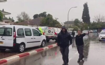 Un homme est suspecté d'avoir poignardé sa femme et ses deux filles, Hod Hasharon, 6 mars 2020 (Capture d'écran : Treizième chaîne)