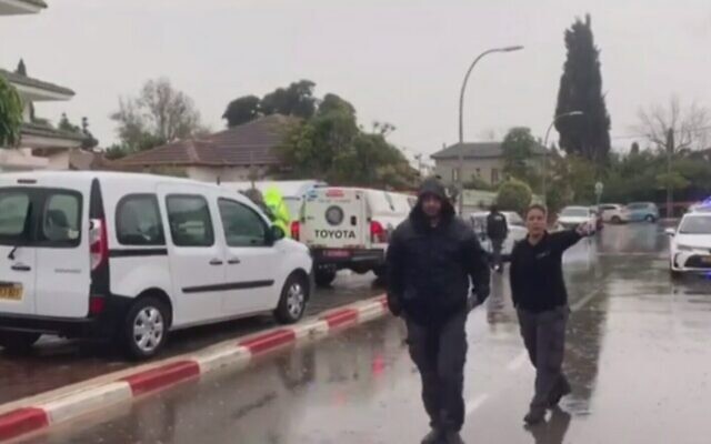 Un homme est suspecté d'avoir poignardé sa femme et ses deux filles, Hod Hasharon, 6 mars 2020 (Capture d'écran : Treizième chaîne)