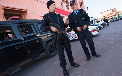 Illustration - La police marocaine monte la garde à Jemaa el-Fnaa, la place du marché central de Marrakech, au Maroc, le 10 novembre 2016. (Crédit : Getty Images)