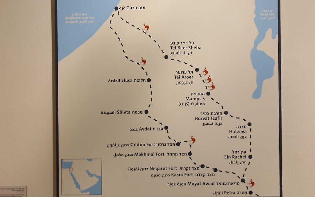 Une carte exposée au Musée des pays de la Bible illustre l'ancien commerce des épices entre la péninsule arabique et la côte méditerranéenne. (Shmuel Bar-Am)