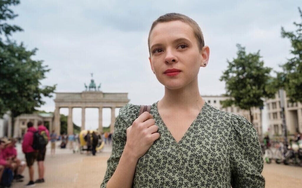Shira Haas dans « Unorthodox » de Netflix. (Anika Molnar / Netflix)