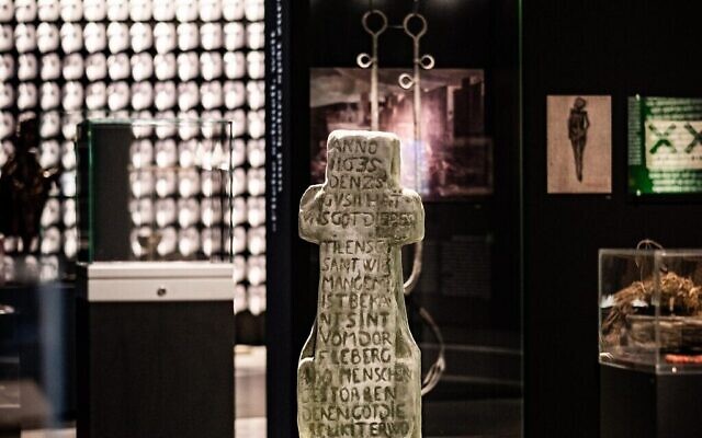 Une croix visant à protéger contre la peste (Autorisation : Musée d'archéologie de Herne/ photo/ peter-juelich.com)
