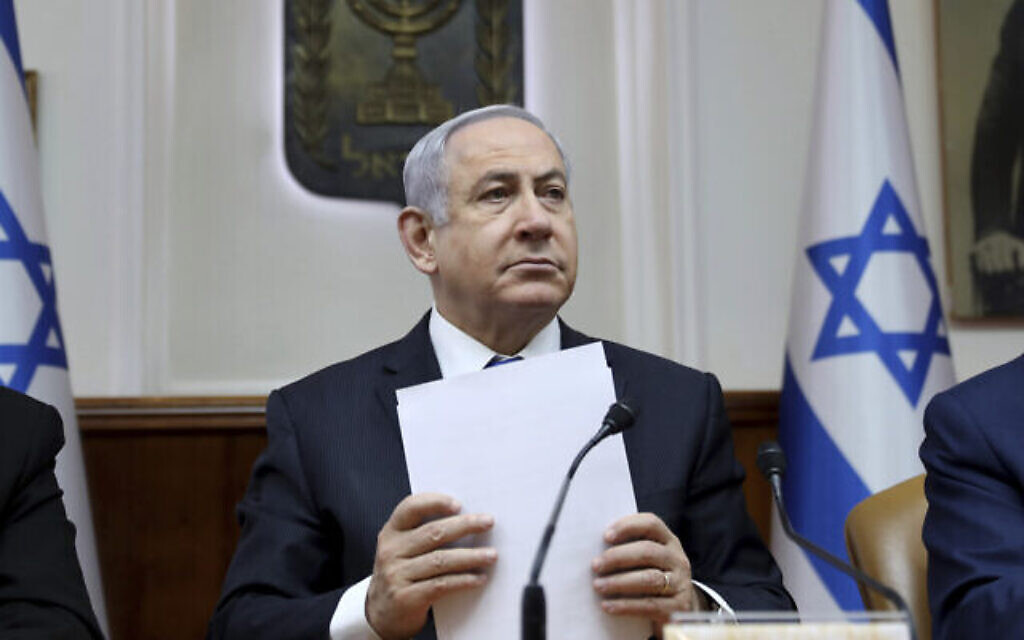 Le Premier ministre Benjamin Netanyahu préside la réunion hebdomadaire du cabinet à Jérusalem, le 16 février 2020. (Gali Tibbon/Pool via AP)