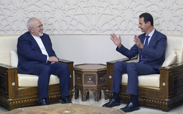 Le président syrien Bachar al-Assad, à droite, s'entretient avec le ministre iranien des Affaires étrangères Mohammad Javad Zarif, à Damas, en Syrie, le 3 septembre 2018. (Agence de presse syrienne officielle SANA via AP) Le président syrien Bachar al-Assad, à droite, s'entretient avec le ministre iranien des Affaires étrangères Mohammad Javad Zarif, à Damas, en Syrie, le 3 septembre 2018. (Agence de presse syrienne officielle SANA via AP)