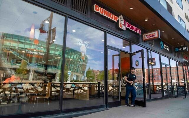 Une boutique Dunkin' Donuts dans le New Jersey. (Crédit : AP Photo/Mary Altaffer)