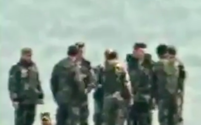 Capture d'écran d'une vidéo publiée par l'armée israélienne qui montrerait un haut-gradé syrien, Lua’a Ali Ahmad Asaad, lors d'une inspection de sites du Hezbollah sur le plateau du Golan. (Crédit : Armée israélienne) Capture d'écran d'une vidéo publiée par l'armée israélienne qui montrerait un haut-gradé syrien, Lua’a Ali Ahmad Asaad, lors d'une inspection de sites du Hezbollah sur le plateau du Golan. (Crédit : Armée israélienne)