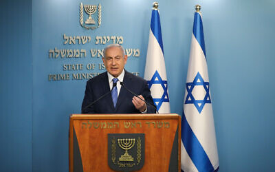 Le Premier ministre israélien Benjamin Netanyahu pendant une conférence de presse sur le coronavirus au bureau du Premier ministre à Jérusalem, le 25 mars 2020. (Crédit : Olivier Fitoussi/Flash90)
