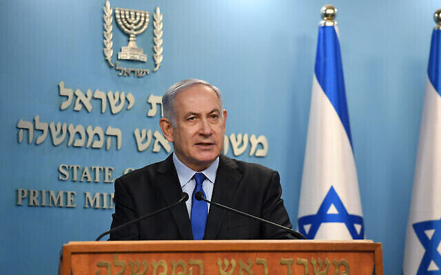 Le Premier ministre Netanyahu parle de l'assouplissement des restrictions liées aux coronavirus au Bureau du Premier ministre à Jérusalem, le 18 mars 2020. (Kobi Gideon/GPO)