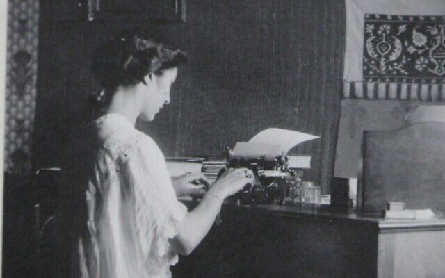 Une photo de la collection de Julio Palencia et Zoe Dragoumis, qui ont été en poste dans huit endroits différents à travers le monde dont le Costa Rica, la Chine, le Maroc, l'Afrique du Sud, la Turquie et la Bulgarie entre 1914 et 1943. (Avec l'aimable autorisation de la Bibliothèque Gennadius)