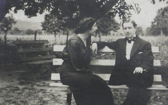 Une photo de la collection de Julio Palencia et Zoe Dragoumis, qui ont été en poste dans huit endroits différents à travers le monde dont le Costa Rica, la Chine, le Maroc, l'Afrique du Sud, la Turquie et la Bulgarie entre 1914 et 1943. (Avec l'aimable autorisation de la Bibliothèque Gennadius)