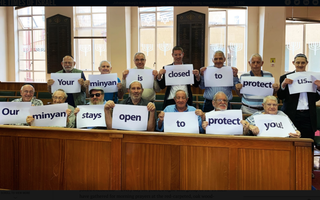 Les membres du minyan de Sandringham Gardens, dans une photo prise avant que les protocoles de distanciation sociale ne deviennent contraignants. (Photographe du personnel de Chevrah Kadisha) Les membres du minyan de Sandringham Gardens, dans une photo prise avant que les protocoles de distanciation sociale ne deviennent contraignants. (Photographe du personnel de Chevrah Kadisha)