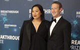 Priscilla Chan et Mark Zuckerberg à la 8ème cérémonie annuelle Breakthrough Prize  au NASA Ames Research Center, le  3 novembre 2019, à Mountain View en Californie (Crédit :  Photo par Peter Barreras/Invision/AP)