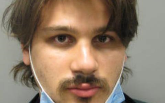 Andrew Lemond Costas, qui a été arrêté et inculpé d'avoir taggué des croix gammées sur une synagogue à Rockville, Maryland (Montogomery County Police)