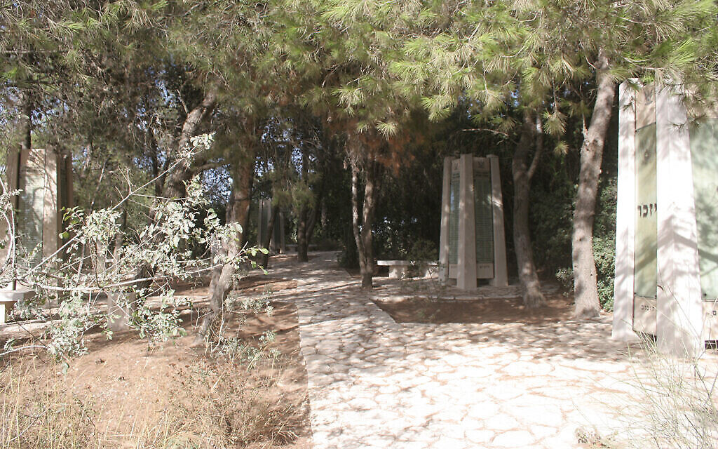La montagne des pilotes (Har Hatayasim), site de commémoration majeur des forces aériennes dans les collines de Jérusalem (Crédit : Shmuel Bar-Am)