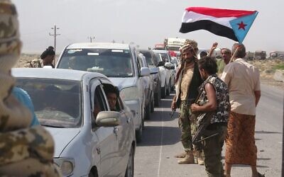 Des combattants loyaux au Conseil de transition du sud (STC), une autorité parallèle dominée par les séparatistes, rouvrent une voie rapide dans la province du sud d'Abyan, le 18 mai 2020. (Photo par Nabil HASAN / AFP) Des combattants loyaux au Conseil de transition du sud (STC), une autorité parallèle dominée par les séparatistes, rouvrent une voie rapide dans la province du sud d'Abyan, le 18 mai 2020. (Photo par Nabil HASAN / AFP)