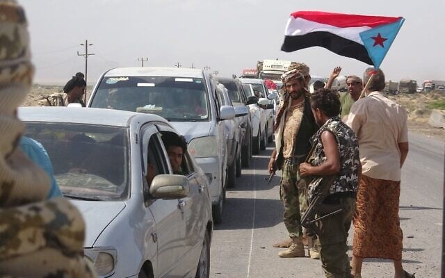 Des combattants loyaux au Conseil de transition du sud (STC), une autorité parallèle dominée par les séparatistes, rouvrent une voie rapide dans la province du sud d'Abyan, le 18 mai 2020. (Photo par Nabil HASAN / AFP) Des combattants loyaux au Conseil de transition du sud (STC), une autorité parallèle dominée par les séparatistes, rouvrent une voie rapide dans la province du sud d'Abyan, le 18 mai 2020. (Photo par Nabil HASAN / AFP)