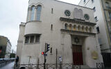 Illustration. Un homme quittant la synagogue de Neuilly-sur-Seine, France, le 11 décembre 2017. (Crédit : Canaan Liphshiz/JTA)