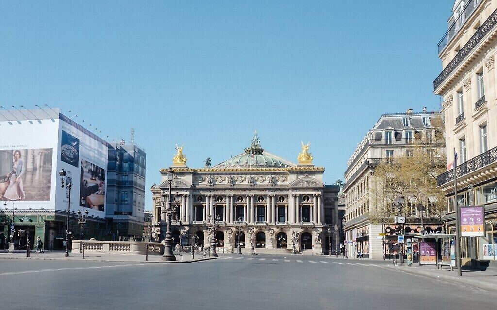 Le réalisateur de clips vidéo Philip Andelman documente des lieux publics vides de Paris pendant le confinement, en mai 2020. (Crédit : Philip Andelman/JTA)