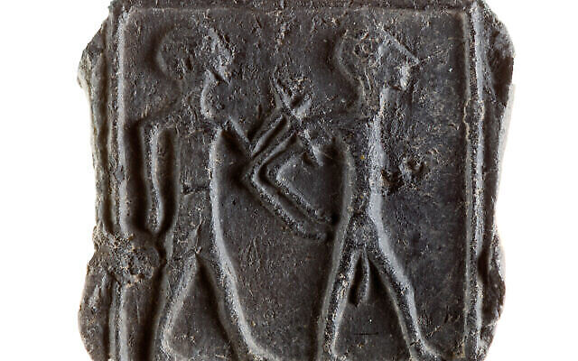 Une pièce en argile cananéenne de 3500 ans trouvée à  Tel Gama (ville cananéenne de Yarza) au mois de mars 2020 (Crédit : Autorité israélienne des antiquités)
