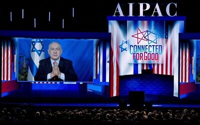 Le Premier ministre Benjamin Netanyahu s'exprime par vidéo depuis Israël lors de la conférence politique de l'American Israel Public Affairs Committee (AIPAC) de 2019, au Washington Convention Center, à Washington, le mardi 26 mars 2019. (AP Photo/Jose Luis Magana)