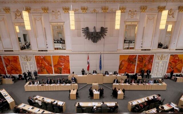 Une session du parlement autrichien à Vienne, en Autriche, le 10 janvier 2020. (Crédit : Ronald Zak/AP)