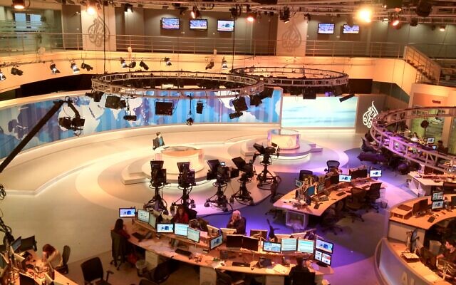 La newsroom d’Al Jazeera English, à Doha, au Qatar. (Crédit : Wittylama / Creative Commons Attribution-Share Alike 3.0 Unported) La newsroom d’Al Jazeera English, à Doha, au Qatar. (Crédit : Wittylama / Creative Commons Attribution-Share Alike 3.0 Unported)