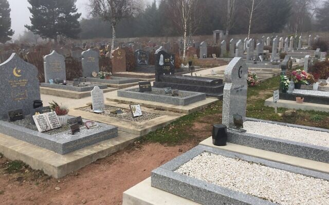 Illustration : carré musulman du cimetière de Vichy. (Crédit : Wikimedia)