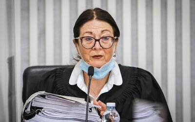 La présidente de la Cour suprême israélienne, Esther Hayut, photographiée au tribunal de Jérusalem, le 4 mai 2020. (Oren Ben Hakoon/POOL)
