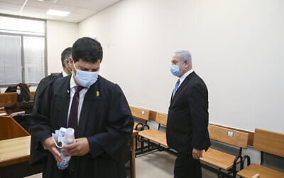 L'ouverture du procès contre le Premier ministre Benjamin Netanyahu au tribunal de district de Jérusalem, le 24 mai 2020. (Amit Shabi/POOL)