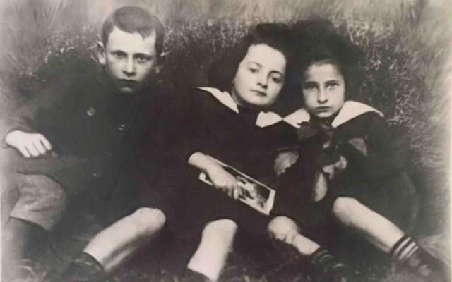 Sala Glass (au centre) avec deux cousins à Chrzanów, vers 1916. (Autorisation : Hadley Freeman)