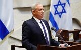 Le dirigeant de Kakhol lavan Benny Gantz présentant le 35e gouvernement d'Israël à la Knesset, le 17 mai 2020. (Knesset/Adina Veldman)