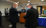 Le ministre sortant de la Justice Amir Ohana et le procureur-général Avichai Mandelblit lors d'une cérémonie au ministère de la Justice, le 18 mai 2020 (Crédit : Shlomi Amsalem/GPO)