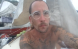 Le marin israélien Amit Mendel, qui s'est vu refuser l'entrée en Jamaïque en raison du confinement du coronavirus, en 2020. (Capture d'écran de Kan)