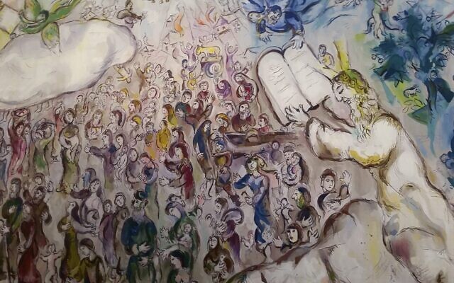 Tapisserie de Marc Chagall à la Knesset représentant Moïse guidant le peuple d'Israël dans le Sinaï après avoir reçu les Tables de la Loi.