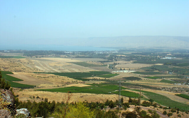 La vallée du Jourdain, le plateau du Golan, les collines de Gilead et le lac de Tibériade sont visibles depuis Mitzpor Eshkol, qui porte le nom de l'ancien Premier ministre israélien Levi Eshkol. (Crédit : Shmuel Bar-Am) La vallée du Jourdain, le plateau du Golan, les collines de Gilead et le lac de Tibériade sont visibles depuis Mitzpor Eshkol, qui porte le nom de l'ancien Premier ministre israélien Levi Eshkol. (Crédit : Shmuel Bar-Am)