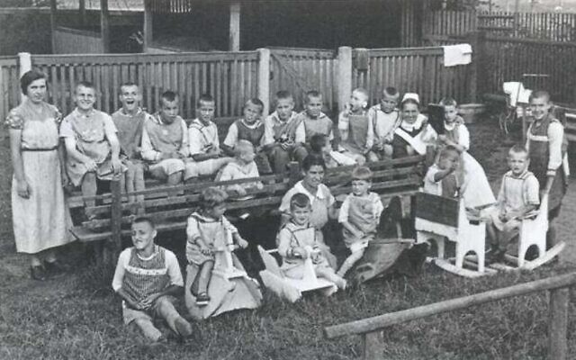 La majorité des enfants de l'institution protestante  Katharinenhof, sur cette photo ont été euthanasiés à Sonnenstein (Crédit : Domaine public)