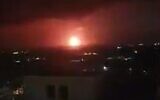 Capture d'écran d'une vidéo montrant du gaz naturel brûlé sur la plateforme Leviathan, au large de la côte, le 23 mai 2020 (Capture d'écran : Walla)